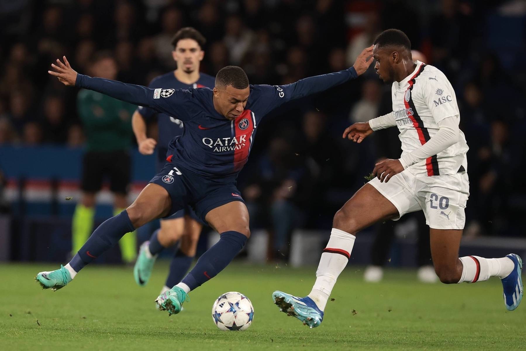 吴艳妮在接 吴艳妮在接