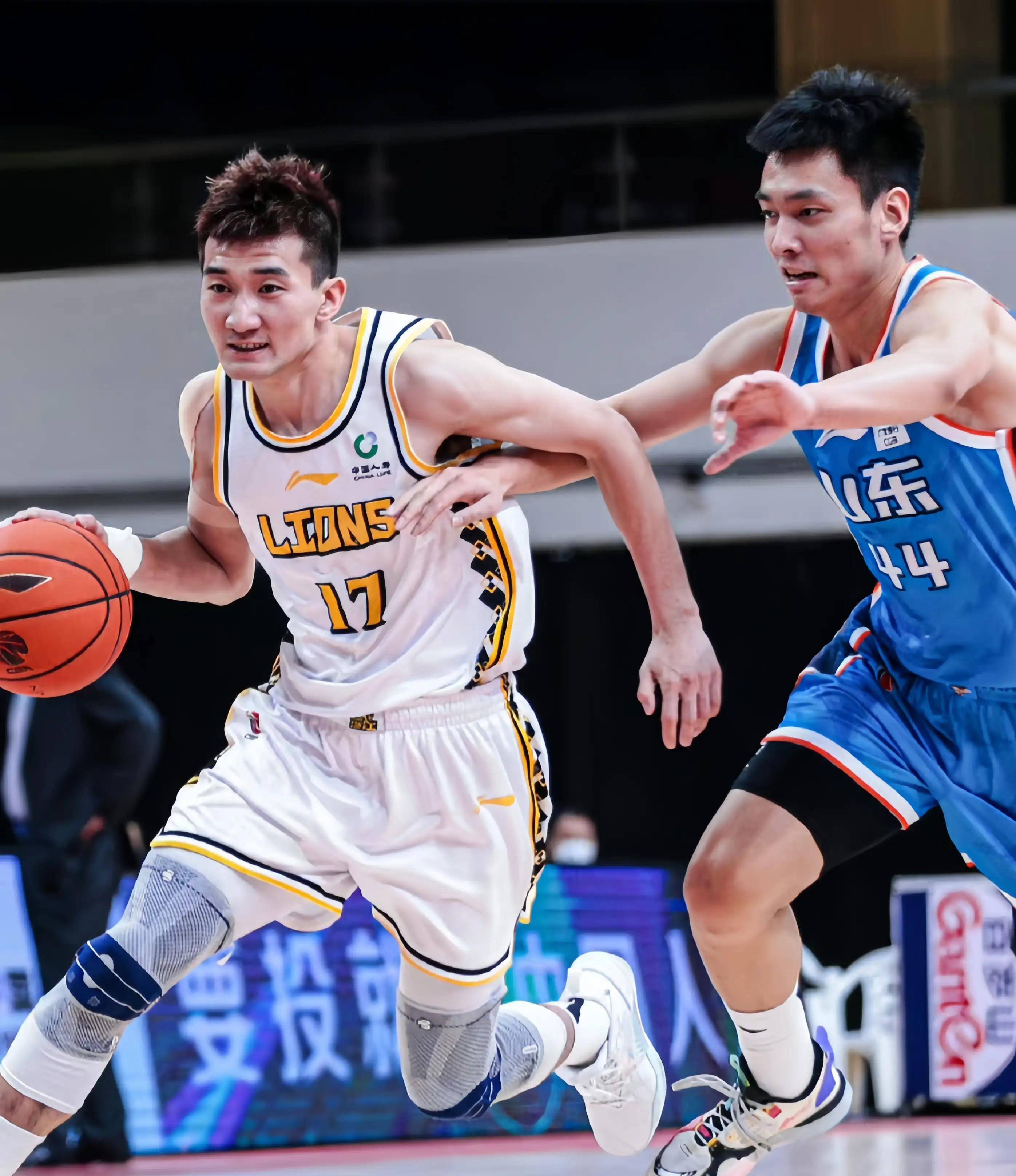 刀光翻飞间 刀光翻飞间